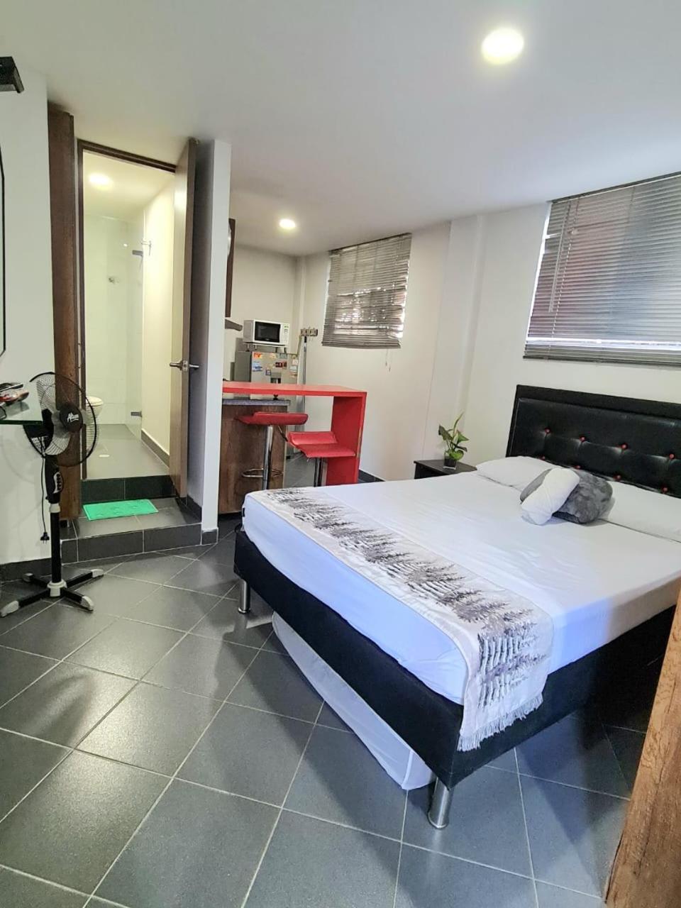 New Cozy Apartment In The Poblado, San Lucas Medellin Ngoại thất bức ảnh
